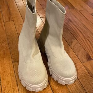 Size 10 wild diva boots